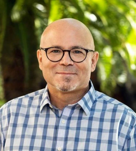 Barak Orbach headshot